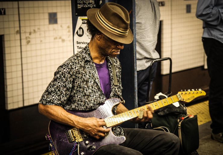 La metropolitana di New York - chitarrista